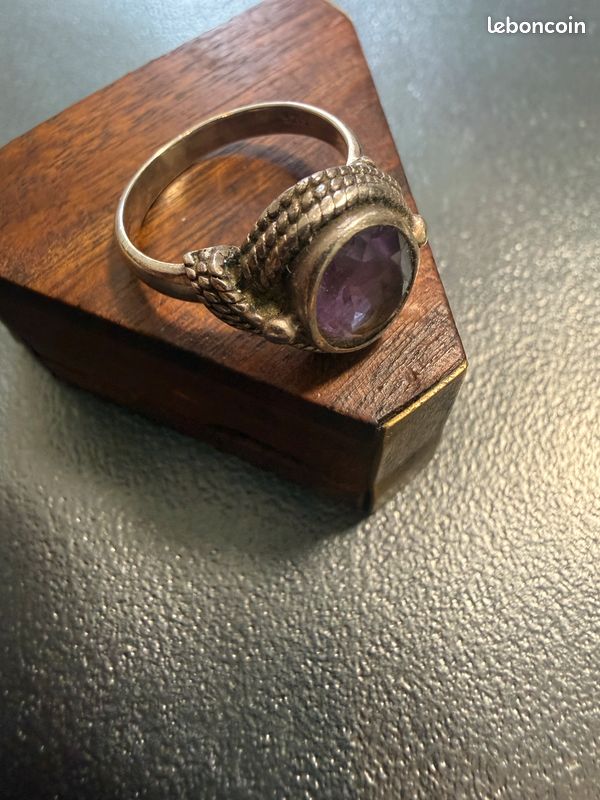 Bague ancienne en argent et améthyste (image 1)