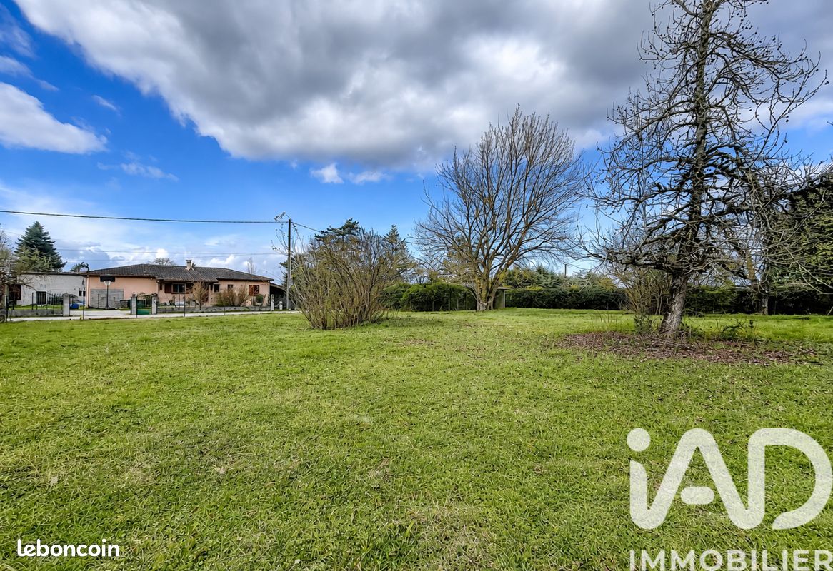 Terrain 1025 m² · à Saint-Étienne-de-Tulmont · 1 025 m² · 65 000 €