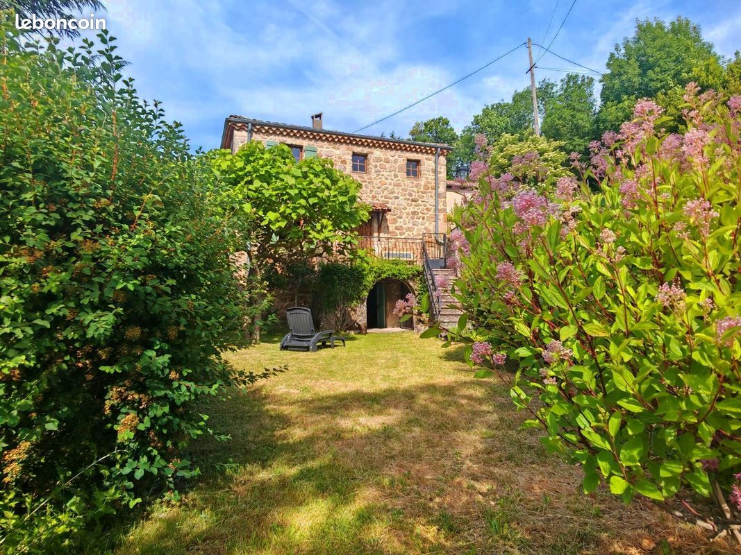 Maison 5 pièces 98 m² · à Saint-Apollinaire-de-Rias · 98 m² · 165 000 €