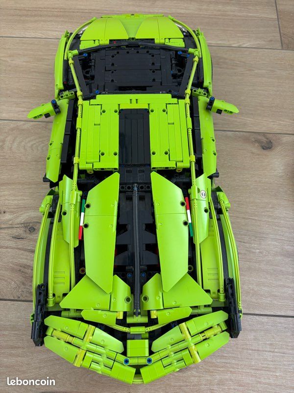 LEGO Technic Lamborghini Sián FKP 37 (image 8)