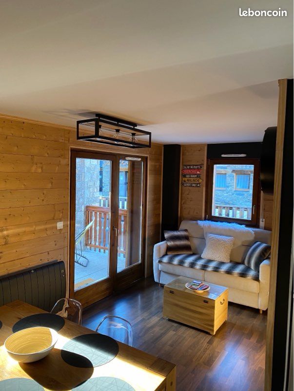 T3 Premium esprit chalet • 50 m des pistes • Terrasse 50 m² • Garage • Local à skis (image 2)