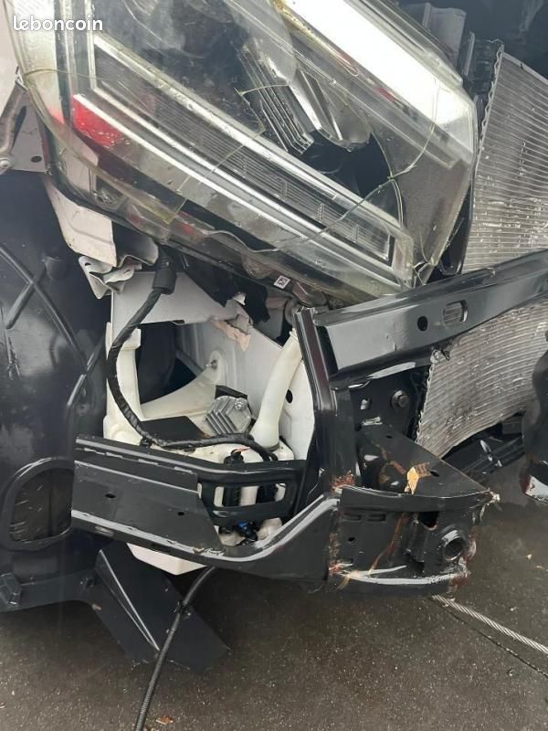 Volkswagen Crafter VAN e- 35 L3H3 136 CH ACCIDENTEE (image 11)