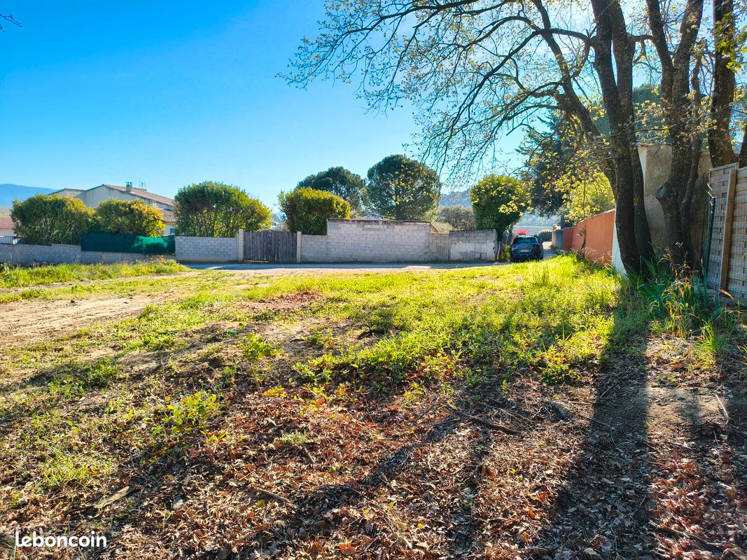 Terrain 723 m² · à Charleval · 723 m² · 220 000 €