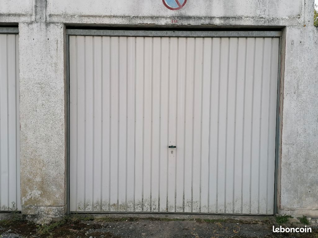 Garage/box Gelos · 65 €/mois