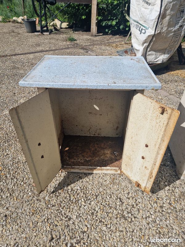 Meuble ancien bouteille de gaz en fer (image 4)
