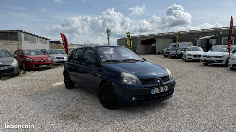 RENAULT CLIO II 1.6i 110CH LUXE PRIVILÈGE (image 1)