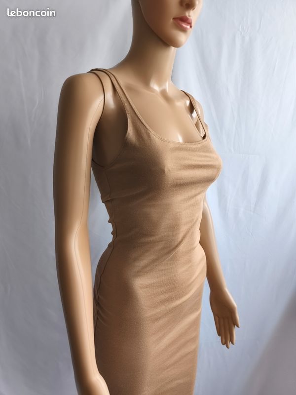 Robe Zara Beige Satin évasée Col V Zippée Taille S - Neuve Avec étiquettes