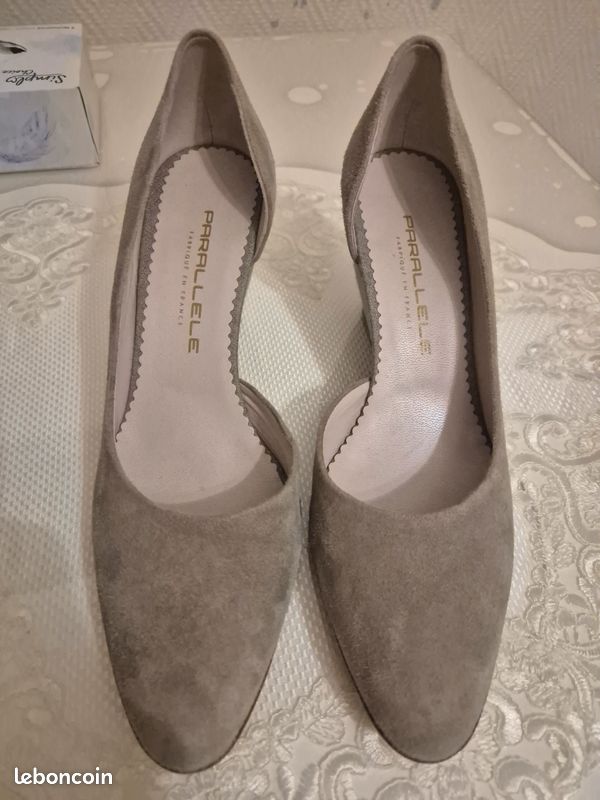 Jolis escarpins couleur beige (image 1)