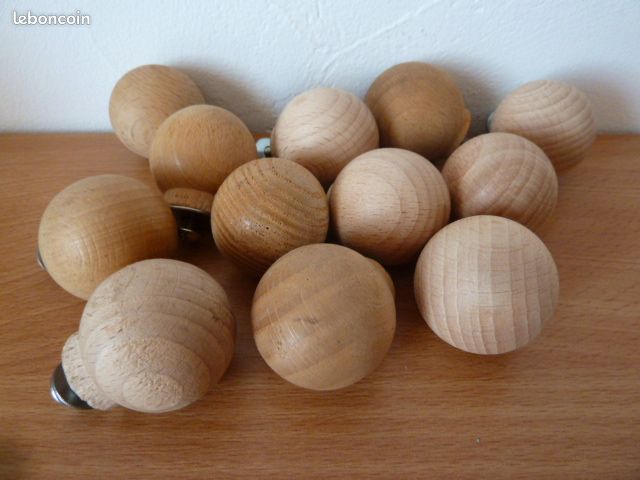 Poignée bouton bois blanc forme boule (image 1)