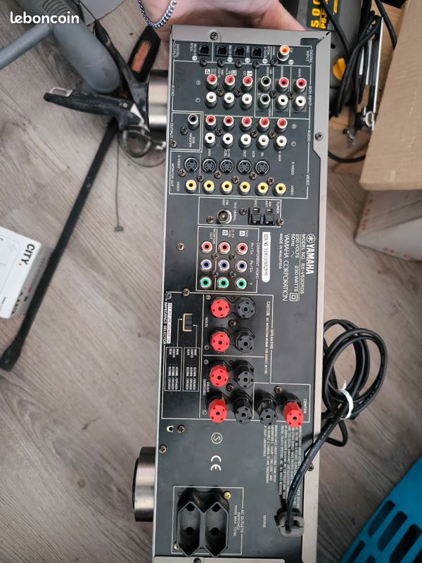 Ampli Yamaha RX-V530 Intégré – Bon état Fonctionnel – à Lire