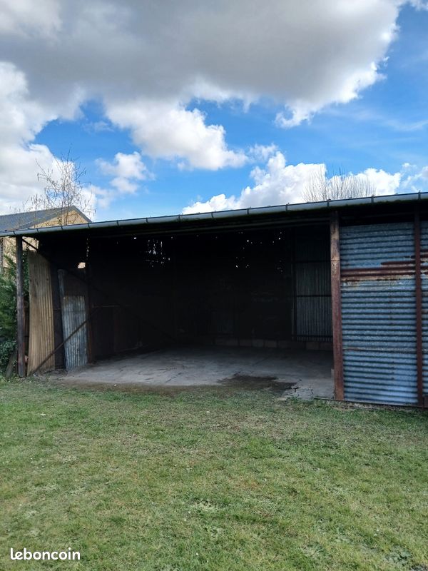 Carport à Louer · à Albert · 50 €/mois