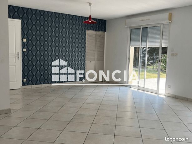 https://img.leboncoin.fr/api/v1/lbcpb1/images/12/b8/9d/12b89d7b00fe773cc431602150d712f077284b96.jpg?rule=ad-image