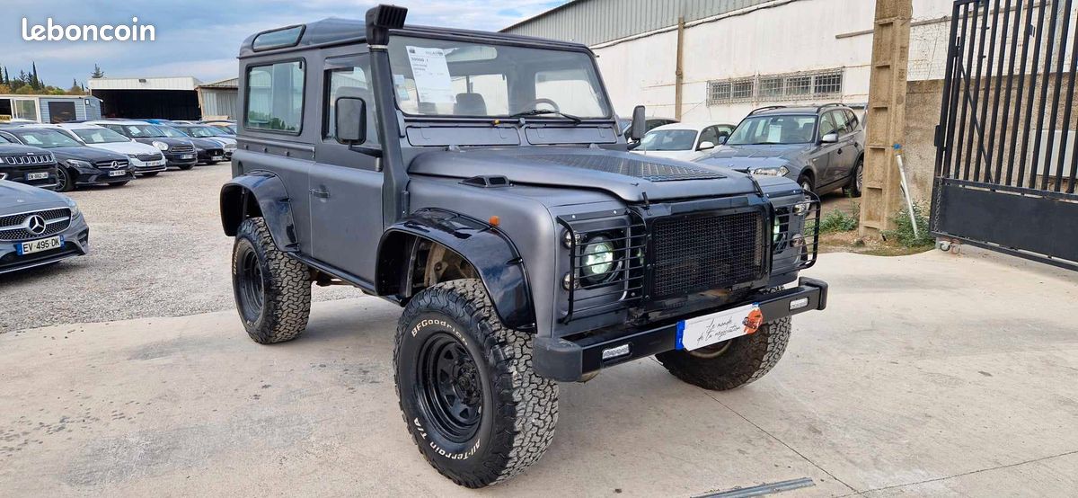 Land Rover Defender 2.5 122 CH – Légende Tout-Terrain (image 2)