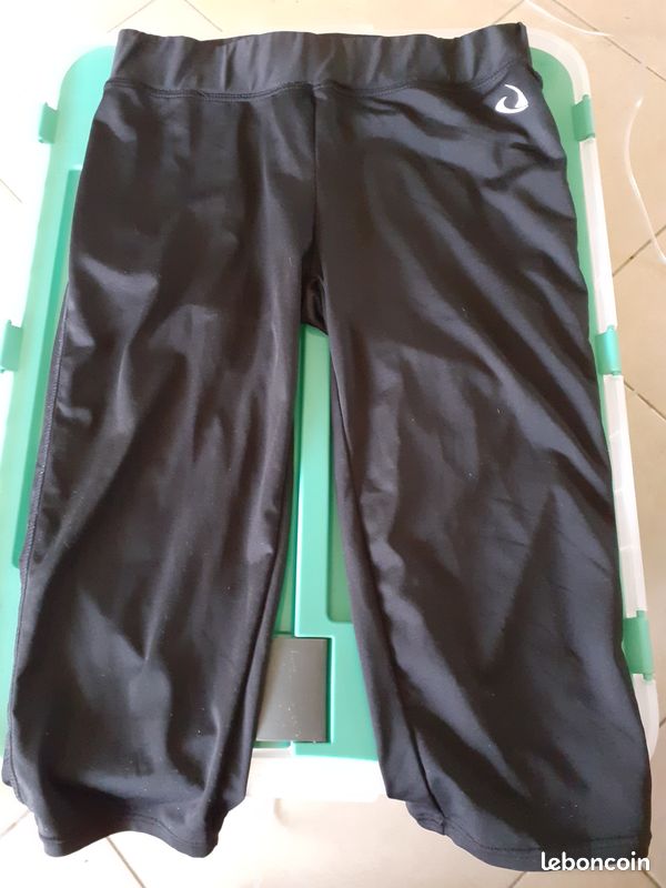 Pantacourt sport noir taille L (40) (image 1)