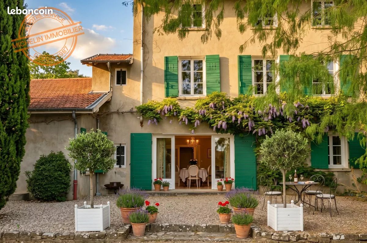 Maison 7 pièces 265 m² · à Champagne-au-Mont-d'Or · 265 m² · 1 332 000 €