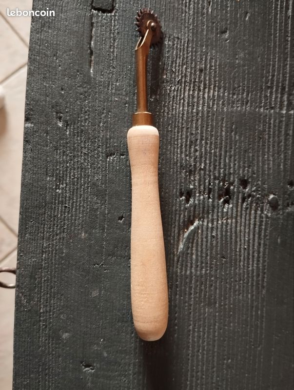 N°022 OUTIL À Roulette de CORDONNIER Bourrelier Sellier Tapissier