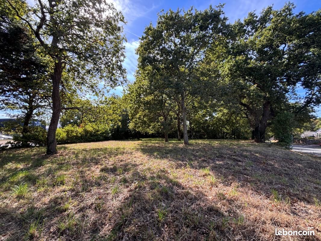 Terrain 1222 m² · à Saint-Molf · 216 000 €