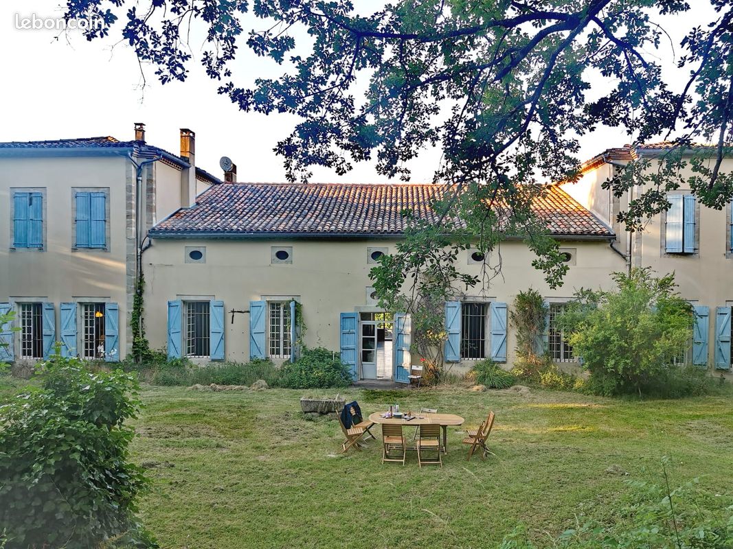 Maison 11 pièces 400 m² · à Teyssode · 400 m² · 465 000 €