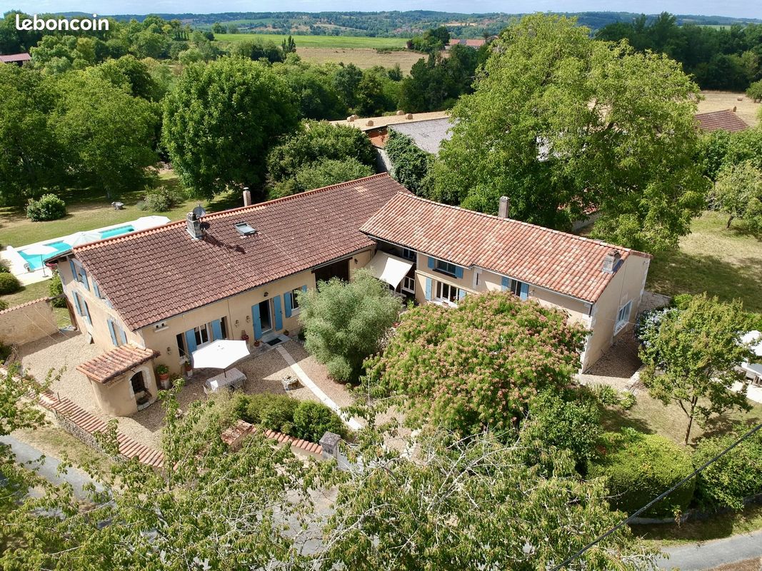 Maison 9 pièces 281 m² · à Ribérac · 281 m² · 425 000 €