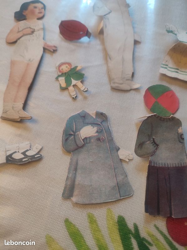 Ancienne poupée en carton Cécile avec vêtements (image 3)