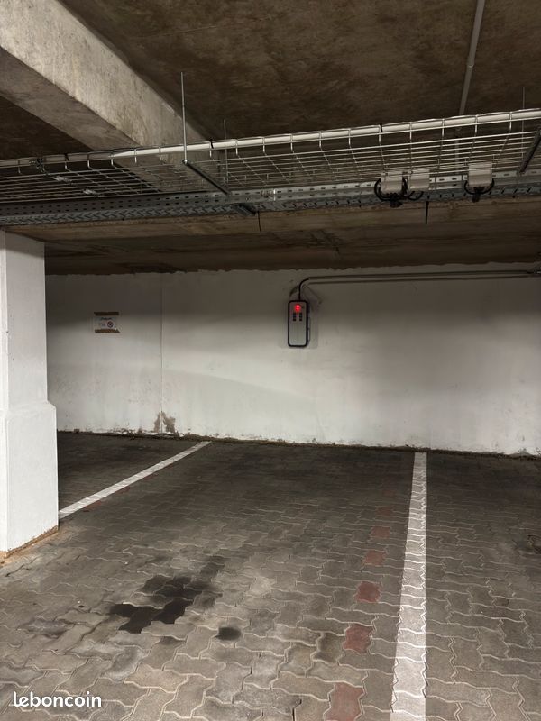 STRASBOURG KRUTENAU · Location parking sécurisé avec borne électrique en sous-sol · 115 €/mois