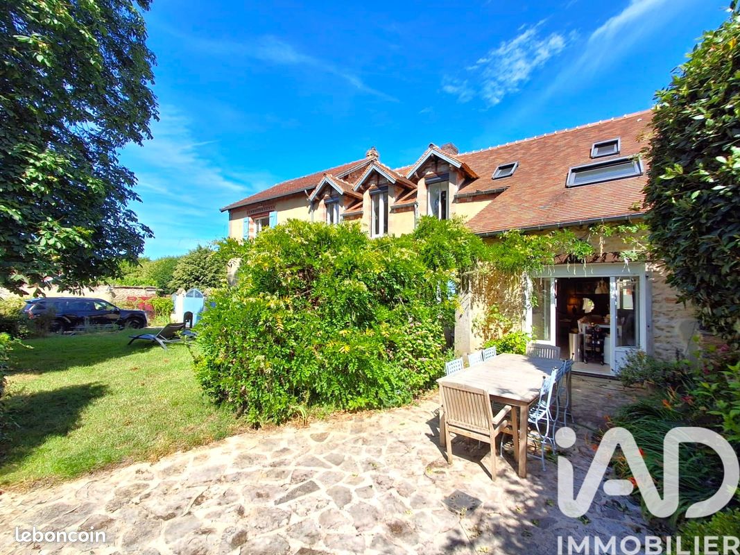 Maison 8 pièces 220 m² · à Tacoignières · 220 m² · 532 000 €