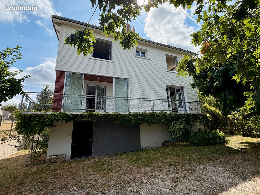 Maison 8 pièces 171 m² · à Saintes · 171 m² · 240 000 €