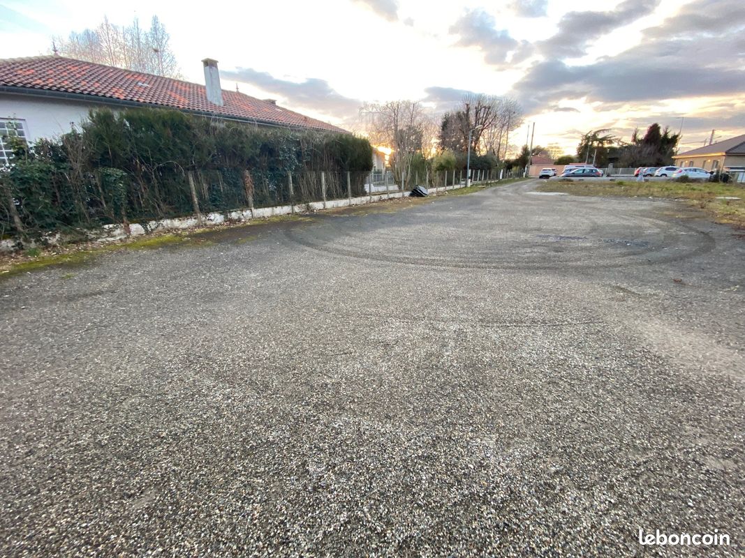 Terrain 1367 m² · à Momères · 1 367 m² · 89 000 €