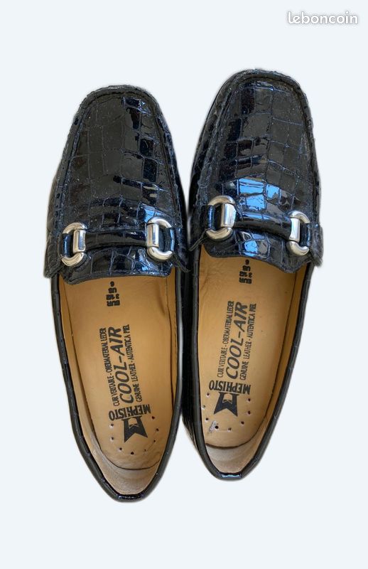 Vends MOCASSINS FEMME MEPHISTO ETAT NEUF cuir vernis noir PRIX
