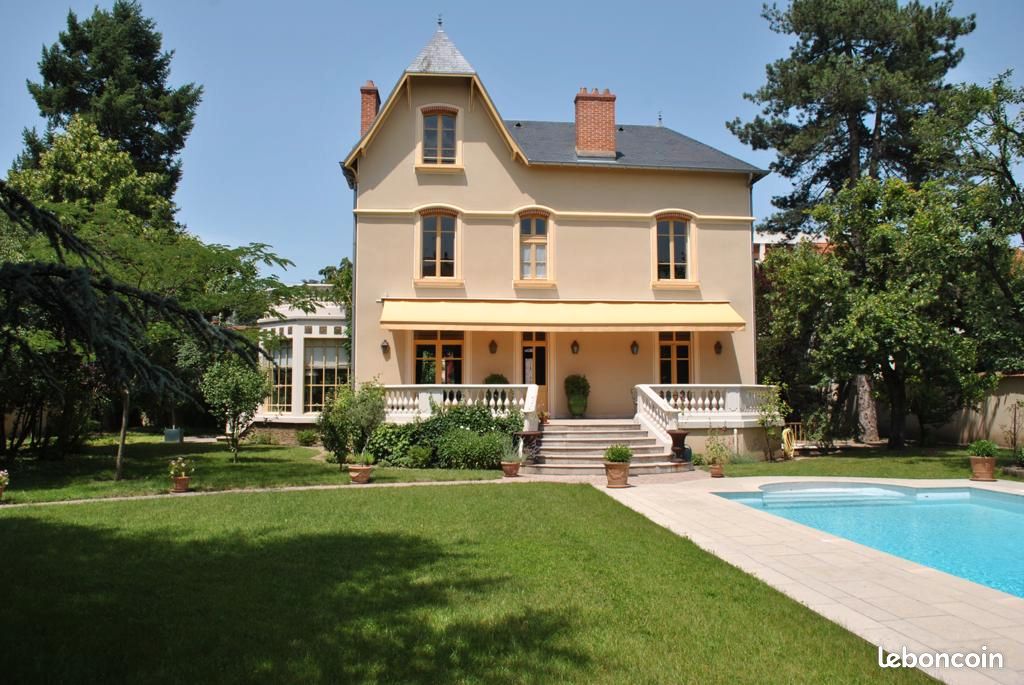 Maison 8 pièces 299 m² · au Coteau · 299 m² · 650 000 €