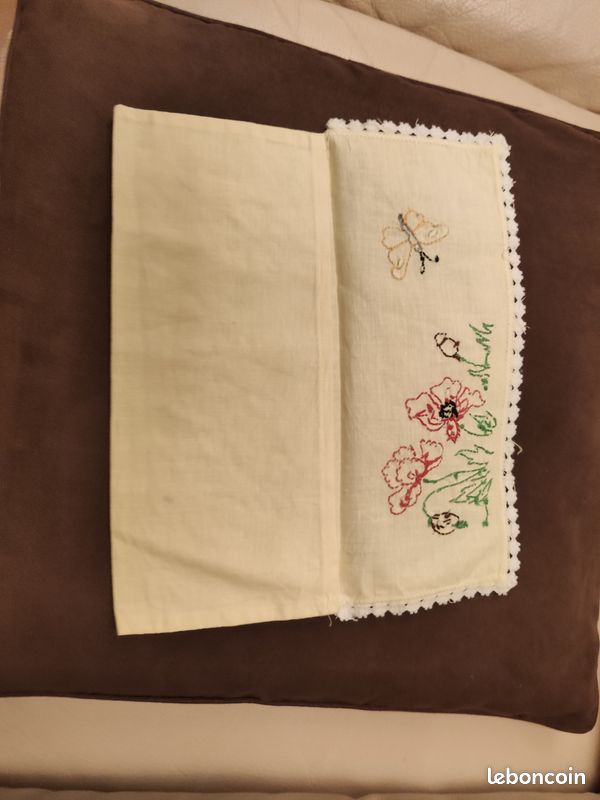 Une pochette serviette en coton jaune que l'on peut personnaliser (image 7)