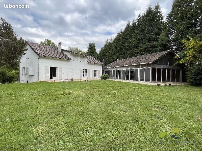 Maison 8 pièces 210 m² · à Champnétery · 210 m² · 199 000 €