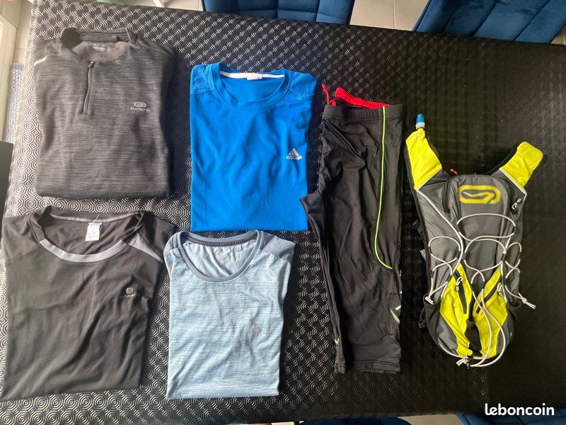 Lot vêtements de sport homme avec sac à dos gourde marque