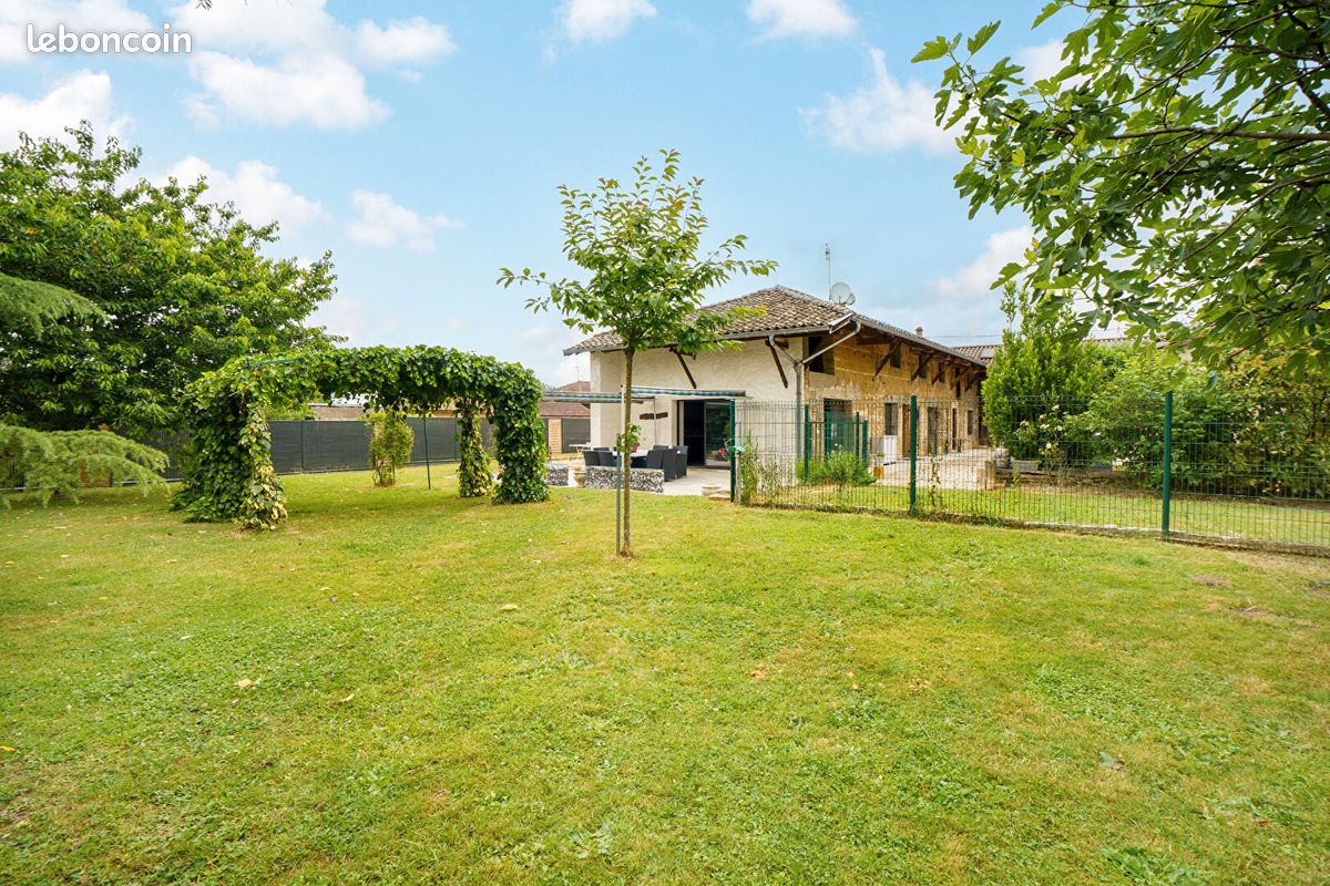 Maison 6 pièces 220 m² · à Grièges · 220 m² · 389 000 €
