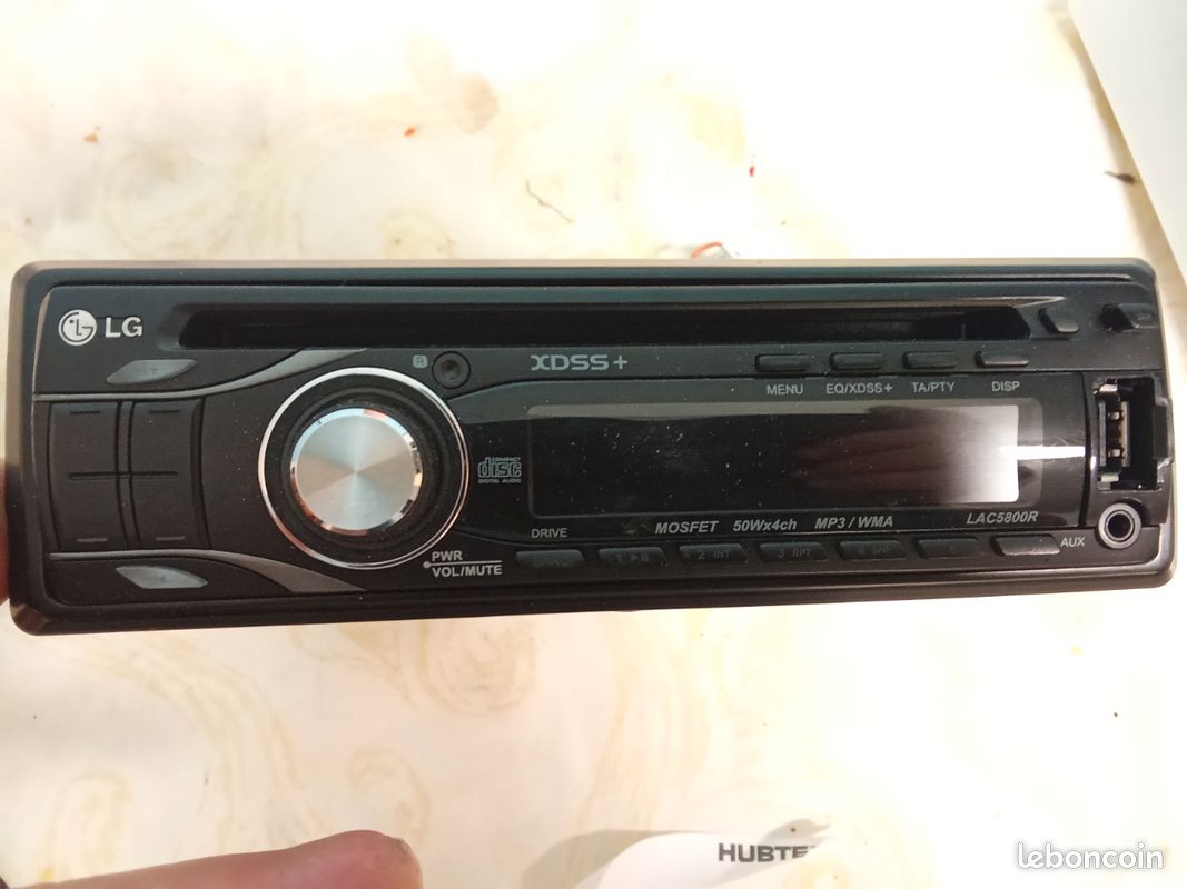 Autoradio LG très bon état cd mp3 (image 1)