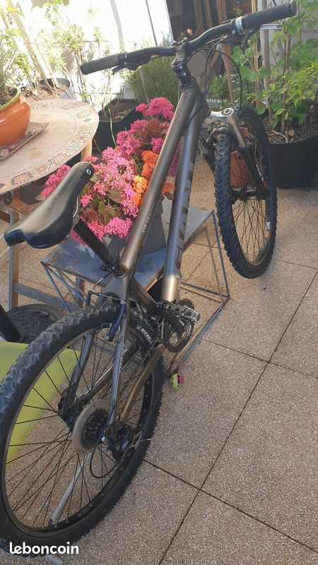 Vélo VTT Giant reconditionné (image 2)