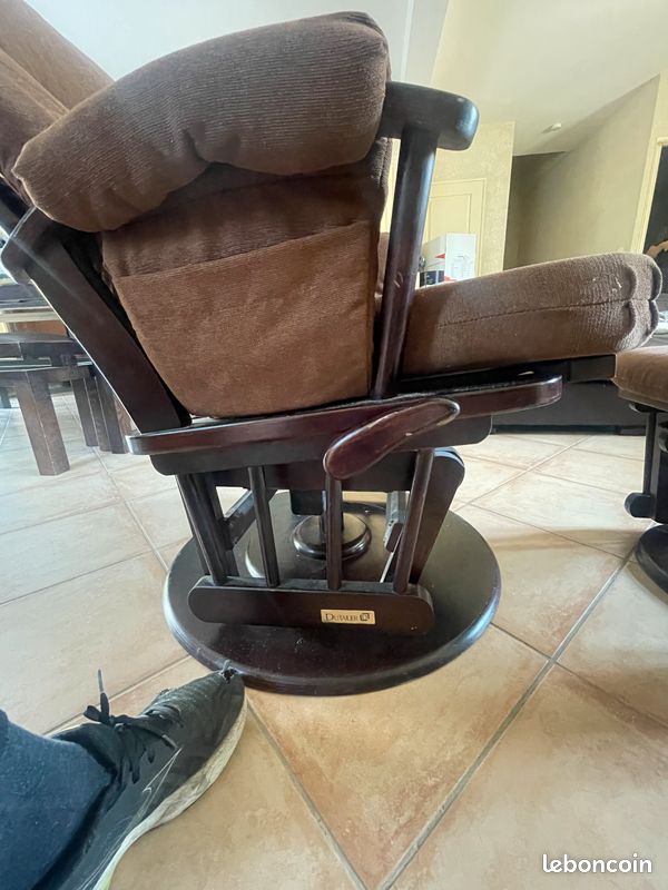 Chaise berçante Dutailier et son repose jambe Ameublement