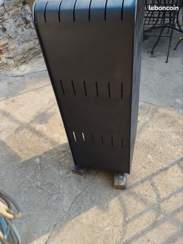 Poel a bois sortie 150 h 103 lar 47 profondeur 36 buche de 40cm range bois en bas vitre neuve joints refait (image 3)
