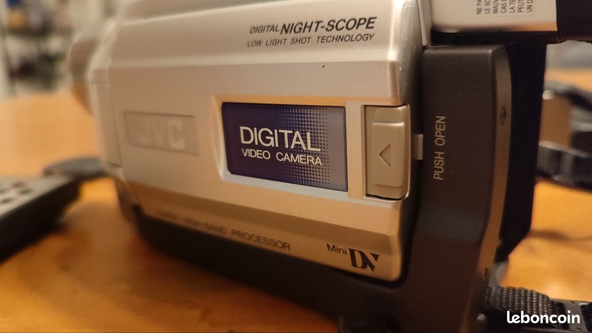 Télécommande JVC RM-V704U – Pour Caméscope Mini DV – Occasion Avec Garantie 6 Mois
