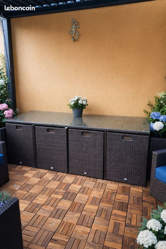 Table de jardin avec 8 chaises encastrables + coussins inclus (image 1)