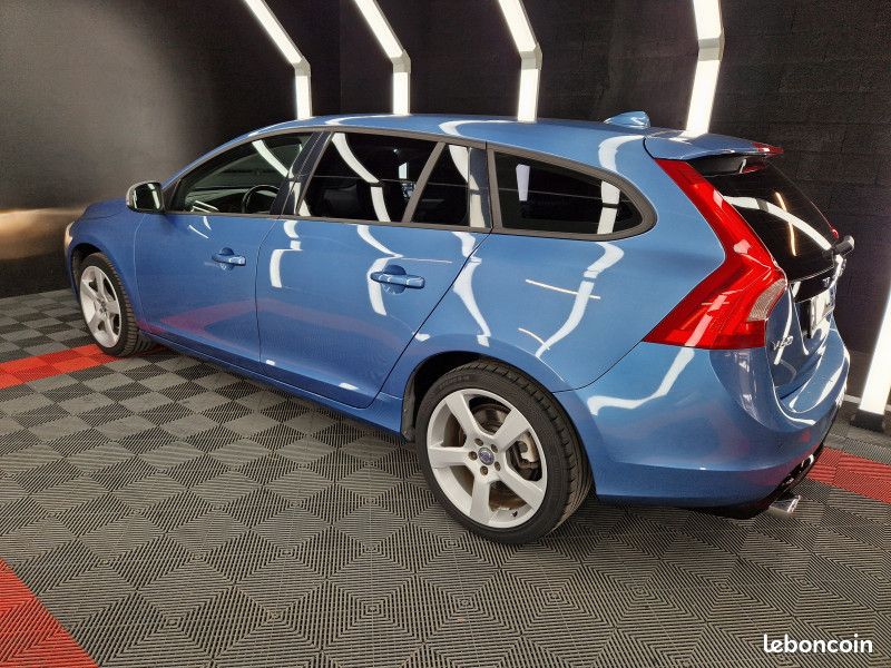 Volvo V60 D3 150CH MOMENTUM GEARTRONIC * ATTELAGE * BLUETOOTH * SUIVI COMPLET (image 6)