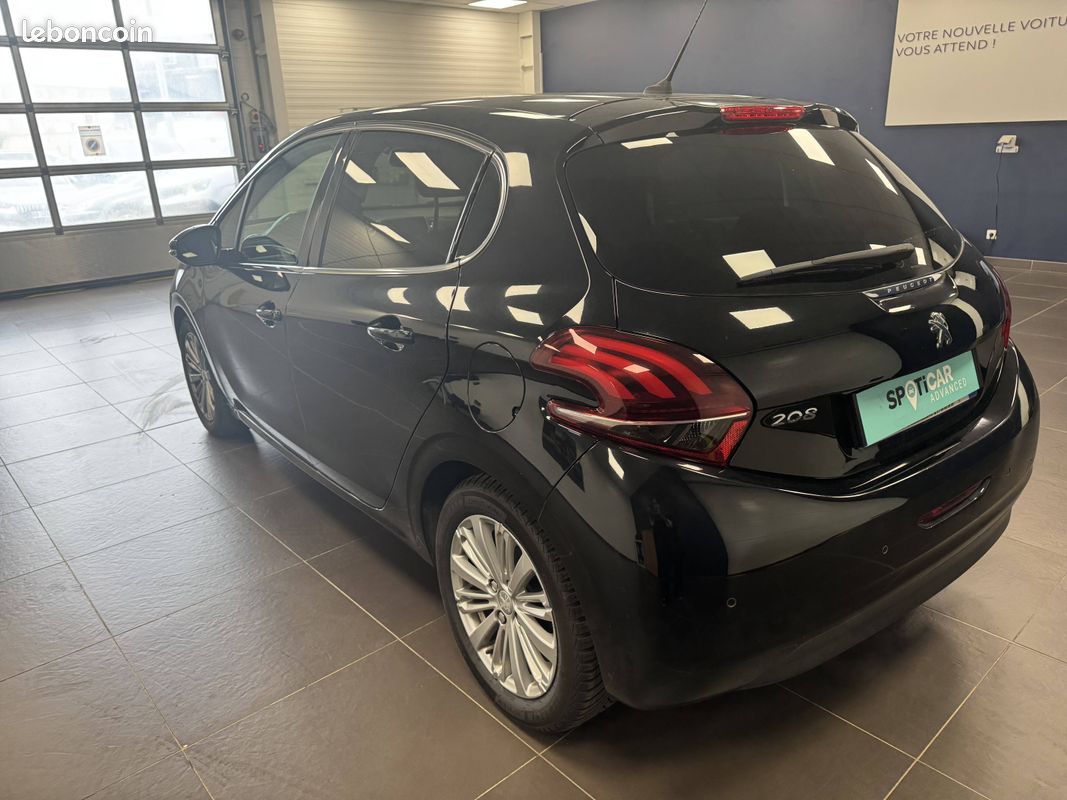 PEUGEOT 208 PureTech 82ch S&S BVM5 6.2 Evap Allure (image 8)