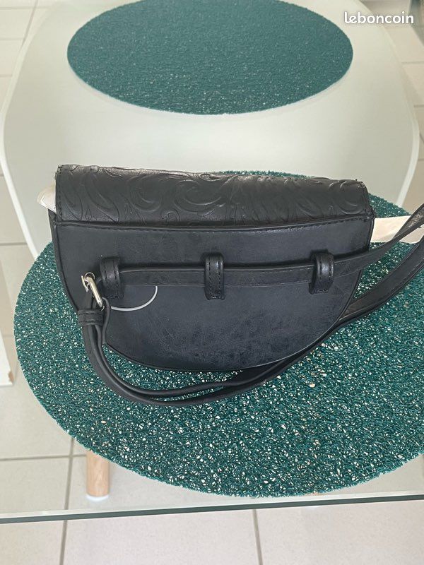 Sac à Main Dana Buchman - Polyuréthane Grainé, Quincaillerie Argentée - Noir - Occasion Très Bon état