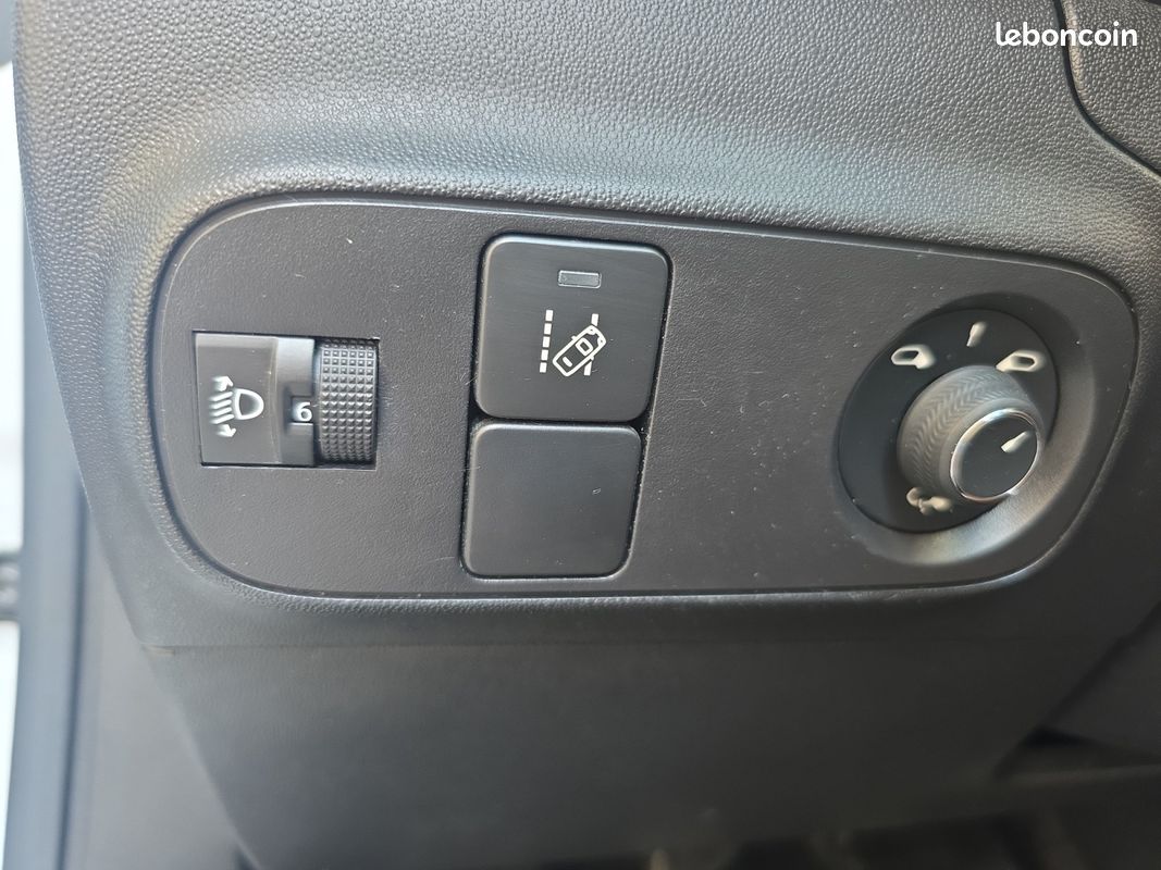 CITROEN C3 C3 PureTech 82 SS BVM5 Shine (image 20)