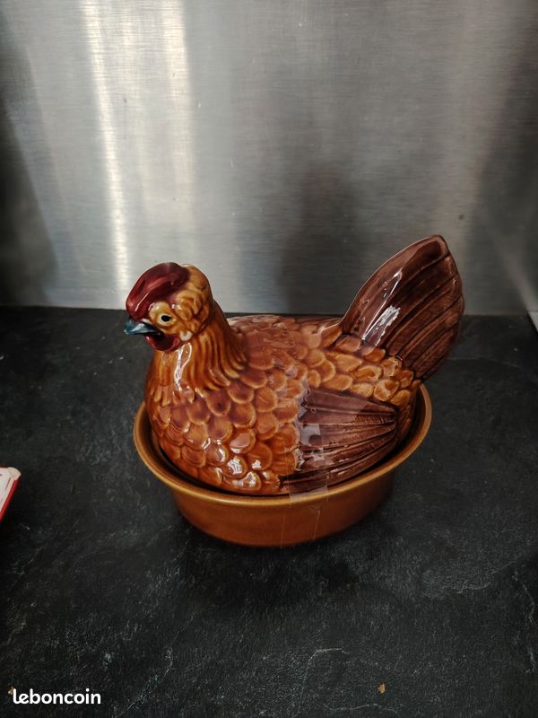 Terrine en forme de poule en majolique (image 1)
