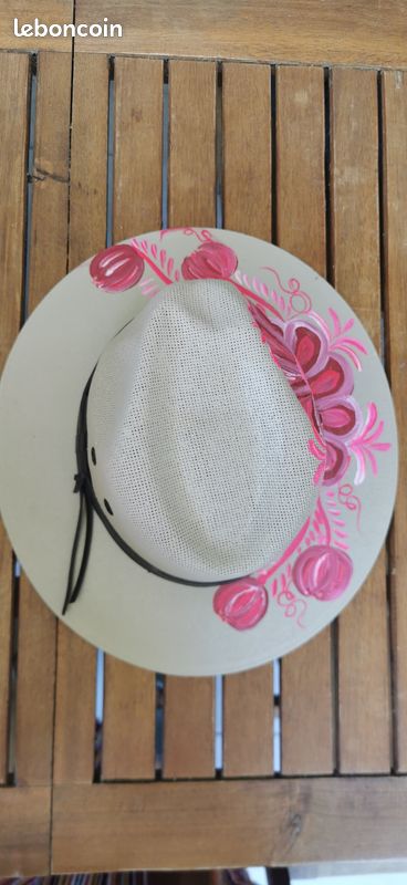 Chapeau (image 1)