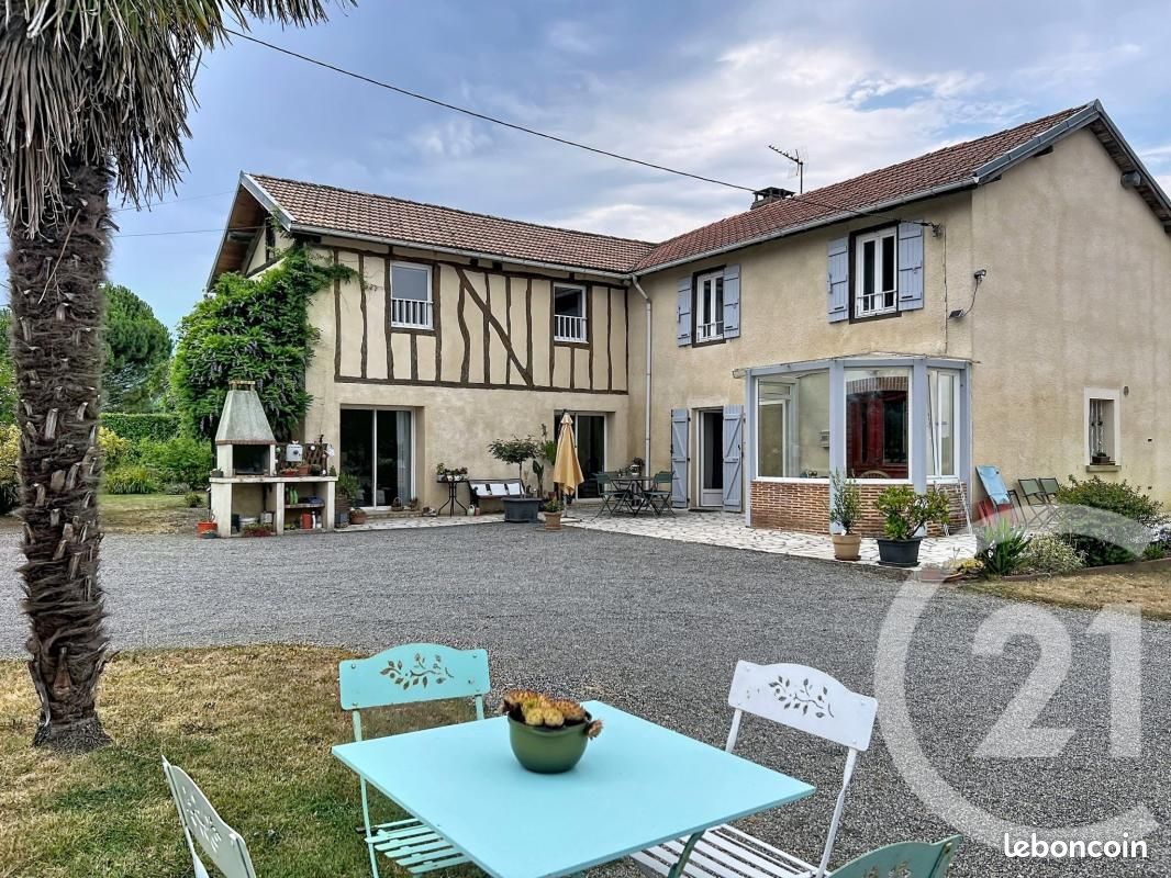 Maison 9 pièces 267 m² · à Laas · 267 m² · 285 000 €