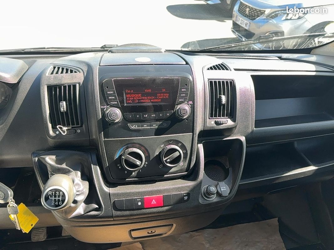Peugeot Boxer (2) BLUEHDI 110 PREMIUM PACK 330 L2H2 (image 8)