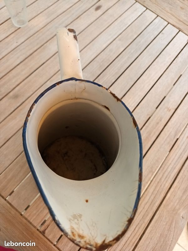 Broc de toilette émailler (image 4)