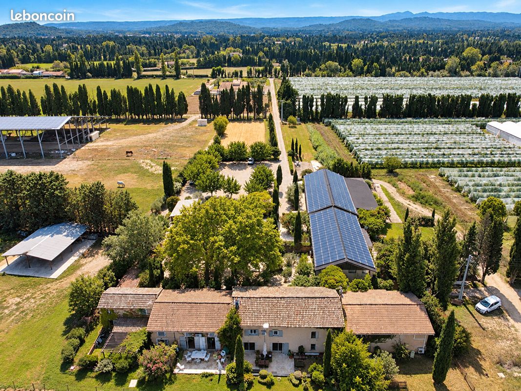 Local commercial 35 pièces 2000 m² · à Saint-Andiol · 2 000 m² · 4 800 000 €